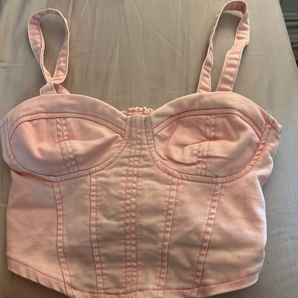 pink top!